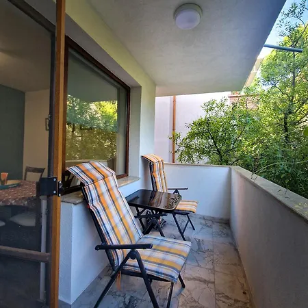 Apartman Next To Kapana - Art